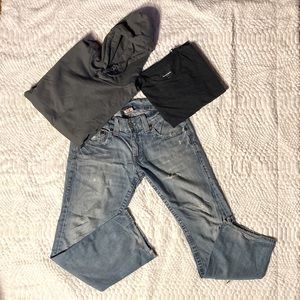 MENS True Religion light washed distressed- Bobby